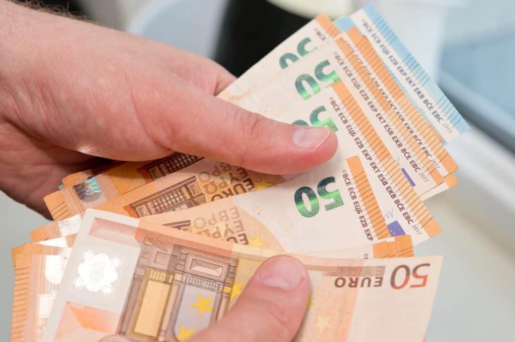 Kako posuditi novac online bez odlaska u banku